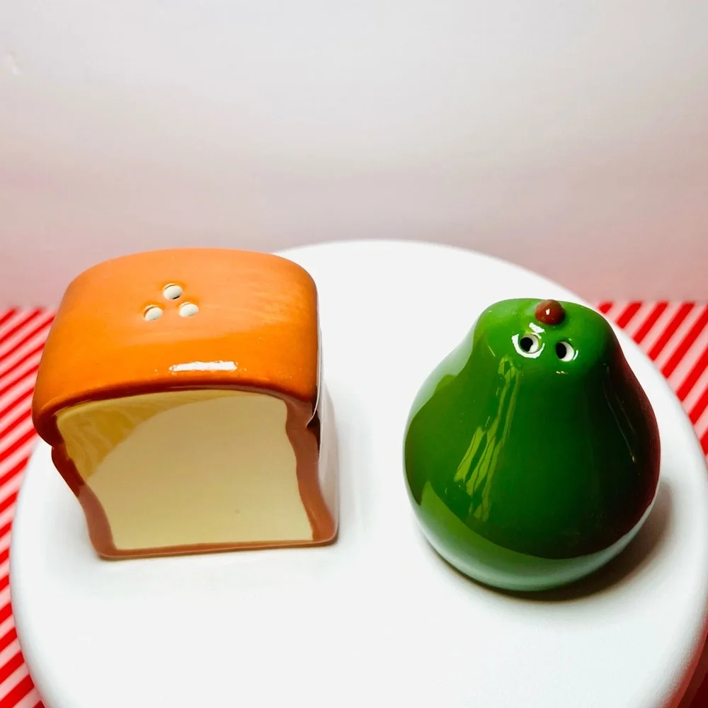 Ceramic Avocado Toast Salt and Pepper Shakers Bread Slice Brunch Kids - Picture 3 of 8